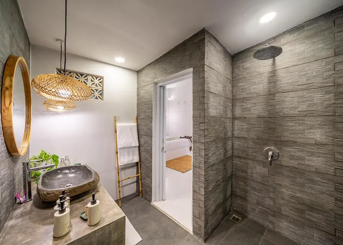 ゲストハウス The Hepburn Adults Only Chic Boutique With Pool 900m Walk To