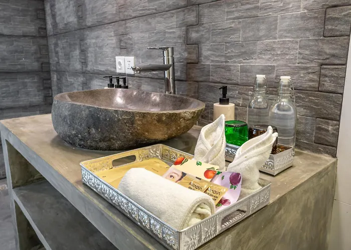 ゲストハウス The Hepburn Adults Only Chic Boutique With Pool 900m Walk To