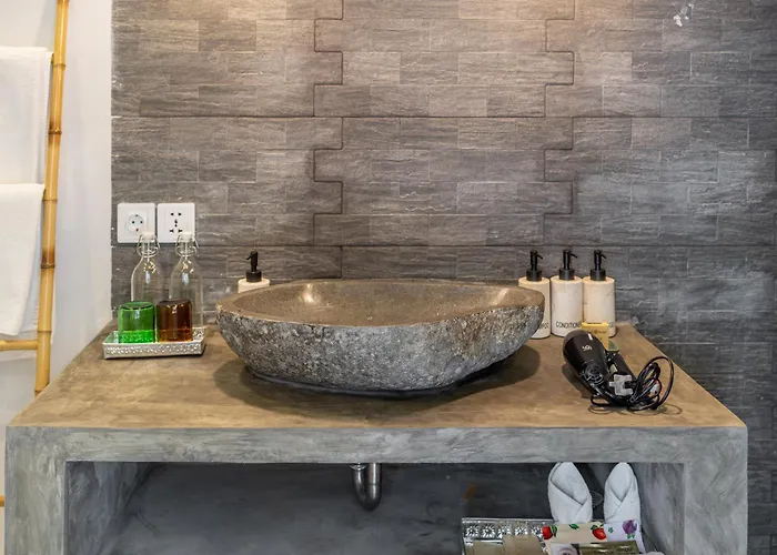 ゲストハウス The Hepburn Adults Only Chic Boutique With Pool 900m Walk To スミニャック