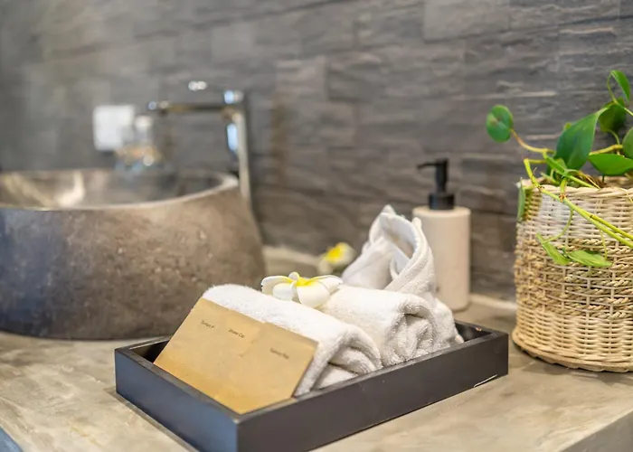 ゲストハウス The Hepburn Adults Only Chic Boutique With Pool 900m Walk To *