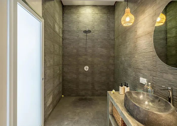 The Hepburn Adults Only Chic Boutique With Pool 900m Walk To