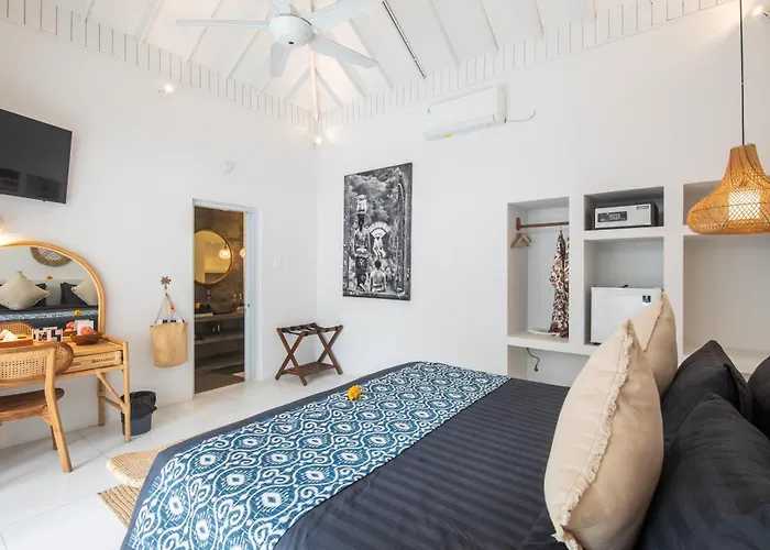 The Hepburn Adults Only Chic Boutique With Pool 900m Walk To ゲストハウス