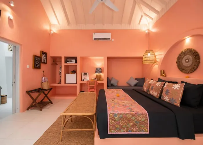 The Hepburn Adults Only Chic Boutique With Pool 900m Walk To スミニャック
